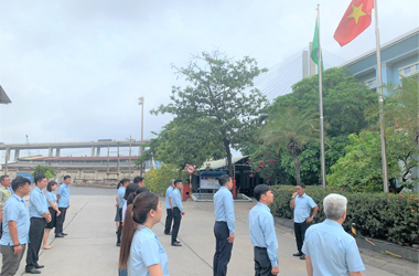 (08-05-2023) CÔNG TY LIÊN DOANH BÔNG SEN THỰC HIỆN CHÀO CỜ ĐẦU TUẦN, THÁNG 05/2023
