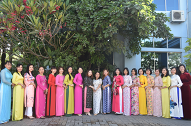 (14-03-2022) TẬP THỂ NỮ CBCNV - Cty LD BÔNG SEN CẢNG LOTUS DỰ THI HỘI THI ẢNH ONLINE “DUYÊN DÁNG ÁO DÀI VIỆT NAM” CẤP KHỐI NĂM 2022