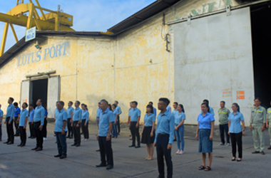 (05-06-2023) CÔNG TY LIÊN DOANH BÔNG SEN THỰC HIỆN CHÀO CỜ ĐẦU TUẦN, THÁNG 06/2023